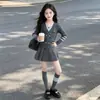 Conjunto de Otoño Estilo Universitario para Niñas: Conjunto de cárdigan de punto y falda plisada de dos piezas falsas, Vestido nuevo para niña