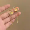 Pendientes de Borla de Metal y Perla Estilo Coreano de Lujo Ligero con Flores Afelpadas, Diamantes Brillantes, Felpa de Copo de Nieve, Pendientes Modernos y Versátiles