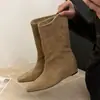 Botas Curtas Retrô Empilhadas Femininas 2026 Nova Chegada Outono/Inverno Bico Fino Dobrável de Puxar Botas Western Salto Plataforma Fosco Superfície Macia Emagrecimento