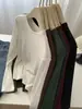 Camiseta básica de manga larga con cuello redondo, estilo minimalista para otoño e invierno, camiseta ajustada simple y elegante, top casual y versátil para usar en capas, moderno
