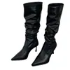 Botas longas de salto alto bico fino, botas femininas elegantes e que afinam a silhueta, novo estilo outono 2026, botas longas plissadas empilhadas de salto fino acima do joelho