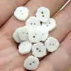 Botão de resina branco para vestido de camisa, casaco, sobretudo, botão decorativo em formato de folha com dois furos