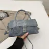 2025 Fivela de Travamento Outono Novo Estilo Estilo Retrô Moda Casual Casual Retrô Axila Transversal Ombro Único Pequena Bolsa Quadrada