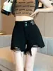 Shorts de Mezclilla Rasgados con Doble Hebilla Negra para Mujer Verano 2024 Nuevos de Cintura Alta Adelgazantes Talla Grande de Corte A Pantalones Cortos Calientes