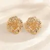 Brincos de Liga Metálica com Flores Retrô Banhados a Ouro Brincos Tridimensionais Estilo Meio do Século Design de Nicho Feminino Brincos de Pétalas