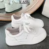 Zapatillas deportivas blancas de cordones con punta redonda, de piel de vaca de primera capa, nuevo modelo de otoño 2026 para mujer, zapatillas casuales deportivas versátiles, zapatillas de skate