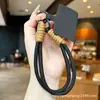 Cordón Corto para Teléfono Móvil Funda de Teléfono Móvil con Clip Cuerda para la Muñeca Estilo Ins Cadena para Teléfono Móvil Tejida a Mano Llavero D