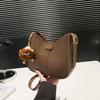 Bolsa retrô de textura de alta qualidade feminina, nova chegada de 2024, bolsa balde versátil da moda, popular na Internet, estilo ocidental, bolsa transversal de ombro