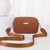Tendência transfronteiriça 2024 nova moda cor sólida lantejoulas em relevo bolsa de ombro transversal comércio exterior atacado bolsa feminina