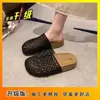 Mules fechadas em trama de rede para mulheres, calçado de verão para uso externo, novos tamancos de rede 2026, sandálias respiráveis, chinelos estilo Birkenstock com sola grossa
