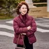 Chaqueta acolchada de algodón moderna y popular para mujer, estilo corto, engrosada para abrigar, adecuada para mujeres de mediana edad y mayores, elegante abrigo de invierno para madres y abuelas