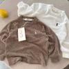 Camiseta de Forro Polar para Niños Hombres Otoño e Invierno 2025 Nueva Rayas Pequeñas y Medianas Niños Camiseta Elástica Base Estilo Mujer