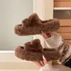Pantuflas mullidas de otoño e invierno para mujer, para usar en exteriores, de algodón con una tira, de tiras cruzadas, súper populares, puntera abierta, nuevo estilo 2026, pantuflas de interior con suela gruesa
