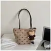 Bolsa de camurça vintage nicho para outono e inverno para mulheres, nova bolsa de ombro casual para o dia a dia 2026, bolsa de mão tipo saco