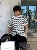 Camiseta de Manga Corta Fresca de Seda de Hielo Hueca Estilo Coreano para Hombre, Camisa de Punto Rayada de Verano con un Toque de Lujo, Top Camiseta Holgado Elegante