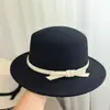 Sombrero plano de lana retro simple estilo francés para mujer, sombrero jazz versátil estilo británico de otoño e invierno, sombrero de fieltro de ala plana