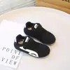 Zapatillas de Entrenamiento Alemanas para Niños Otoño 2025 Nuevas Estilo Coreano Zapatillas Deportivas para Niños Casual Versátil Zapatillas de Tabla de Suela Suave de Caña Baja para Niñas