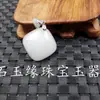 Colgante de hebilla de jade blanco Hetian de Xinjiang al por mayor, colgante de hebilla gruesa de jade de grasa de oveja, colgante para llave de coche