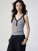 Camisola de Rayas con Cuello en V de Algodón Tencel Lyocell para Mujer, Nuevo Estilo de Verano con Botones, Top Versátil sin Mangas Color-Blocking