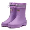 Moda Versátil Sapatos de Chuva Femininos Coreanos Impermeáveis Antiderrapantes Algodão Quente Cano Médio Galochas Sola Macia Confortável Cinto Sapatos Aquáticos