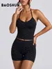 Amazon Conjunto Fitness Feminino com Sutiã Esportivo de Gola Halter com Bolinhas e Costas em V e Leggings