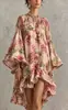 Vestido transfronteiriço europeu e americano com estampa floral, corte solto, emagrecedor, gola redonda, mangas compridas, barra com babados, comprimento médio e com um estilo suave e feminino