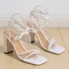 Zapatos Romanos con Cordones de Encaje Tipo T Nuevos de Invierno 2023 PU Europeo y Americano Color Sólido Parte Trasera Vacía Superficie de Cuero Lateral Vacío Goma
