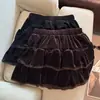Foto real de falda de terciopelo con encaje empalmado estilo coreano para otoño e invierno 2026, falda pastel adelgazante y que realza la figura, falda corta de línea A