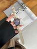 Adecuado para Apple Watch iwatch9, cuentas de metal de cuero genuino, applewatch876se, otoño e invierno, estilo Chanel para mujer.