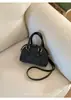 Bolsa de Mão Feminina Nova de Ponto Cruz de Luxo, Nova Bolsa de Ombro Versátil Casual da Moda de Verão, Bolsa Transversal