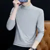 Venta al por mayor directa del fabricante Camiseta de otoño de color sólido con cuello alto y manga larga fina para hombre