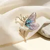 Broche de hebilla antideslumbrante para mujer, sentido de alta gama, nicho de alta gama, pin de ramillete de alta gama, pequeños accesorios de incienso, lindo dibujo animado al por mayor