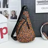 Bolsos para Mujer 2025 Bolso Cruzado Clásico con Estampado de Leopardo Bolso de Moda para Mujer Bolso de Hombro Conveniente para Exteriores Bolso para Viajero Frecuente Bolso de Pecho para Hombre