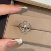 Anillo de Flor Hueca Cortado a Línea Estilo Moderno Japonés y Coreano para Mujer, Anillo para Dedo Índice de Diseño de Nicho de Lujo de Alta Gama
