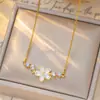Delicado y dulce collar de flor de durazno con microincrustaciones de diamante para niñas, exquisito y de nicho, con un toque de alta gama, nueva cadena versátil de flor de cerezo para la clavícula