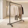 Estante de exhibición de ropa con ruedas perchero móvil pórtico de tubería de agua ropa de mujer de pie sala de transmisión en vivo tienda de tintorería perchero