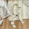 Bufanda de Cuadros Fresca y Sencilla Estilo Coreano con un Toque Juvenil, Moderna y Casual para Salidas, Bufanda de Seda de Primavera, Accesorio de Cuello Delgado y Artístico