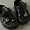 Zapatos perforados de nuevo estilo con creativos diseños simulados de frutos y hojas de arándano, con un estilo simple y de alta gama, dijes y hebillas decorativas removibles para zapatos