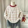 Camiseta de manga larga para niña, nuevo modelo primavera y otoño 2026, camiseta básica a rayas estilo coreano para niños, top holgado para niñas