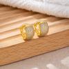 Brincos Estilo Chanel com Trevo de Quatro Folhas Banhado a Ouro 18K Argolas em Formato C, Acessórios de Orelha Geométricos com Zircônia de Alta Qualidade para 2026