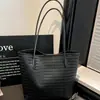2026 Outono Inicial Nova Bolsa de Ombro Único com Textura Trançada Bolsa de Mão Casual de Grande Capacidade Bolsa de Ombro Bolsa Tote Retro para o Dia a Dia Tendência