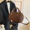 Nova bolsa Boston de design exclusivo 2026 para mulheres, bolsa almofada de pelúcia, bolsa tote casual versátil, de ombro e transversal