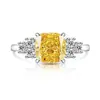 Anillo Cuadrado con Corte Flor de Hielo de Piedras Preciosas de Colores Más Vendido en Tiktok y Xiaohongshu para Mujer, Moderno, Sencillo, Lujo Ligero, Anillo de Diamante de Alto Carbono
