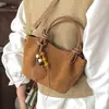 Bolso de gamuza para mujer, nuevo y moderno estilo retro de otoño 2026, adecuado para ir al trabajo, bolso de hombro, bolso cruzado, bolso tipo cubo