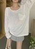 Camiseta blanca de manga larga estilo perezoso para mujer, blusa fina con protección solar, ligera y holgada, con perspectiva de verano