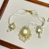 Colar de Pérolas em Camadas com Pingente de Gota d'Água Estilo Retrô Francês Corrente de Clavícula Levemente Luxuosa Nicho Moda para Vestido de Noite Mulheres