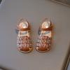Sandalias para Niñas 2025 Verano Nuevo Llegada Estilo Pastoral Flores Pequeñas Punta Plana Zapatos de Playa Suela Suave Antideslizantes Zapatos de Una Sola Capa para Niños Pequeños y Medianos