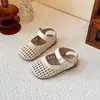 Sandalias de Niña Estilo Coreano 2026 Verano Nuevos Zapatos Tejidos de Suela Suave para Niñas Antideslizantes Huecos Elegantes Zapatos Romanos para Niñas