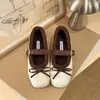 Sapatos de algodão fivela laço gigante sapatos de inverno sapatos de pele Mary Janes femininos vestuário externo super quentes franceses com fleece bonitos fofos