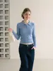 Moda estilo coreano: Blusa de tricô feminina azul de manga longa com gola polo para o início do outono, top elegante e que afina o corpo com decote V